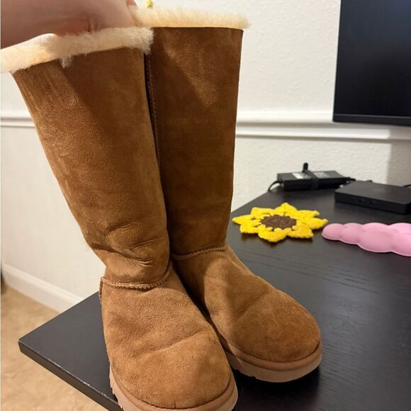 Women’s uggs size 7 Bailey bow fur tall - Picture 8 of 8
